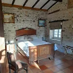 Feriehus La Petite Maison Bleue Avec Piscine Loubejac
