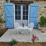 Feriehus La Petite Maison Bleue Avec Piscine *