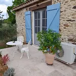 Feriehus La Petite Maison Bleue Avec Piscine