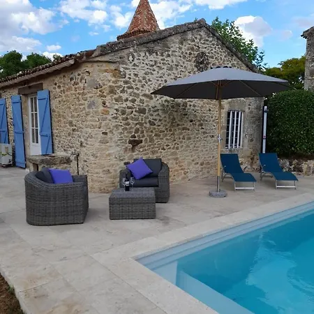 La Petite Maison Bleue Avec Piscine 別荘 *