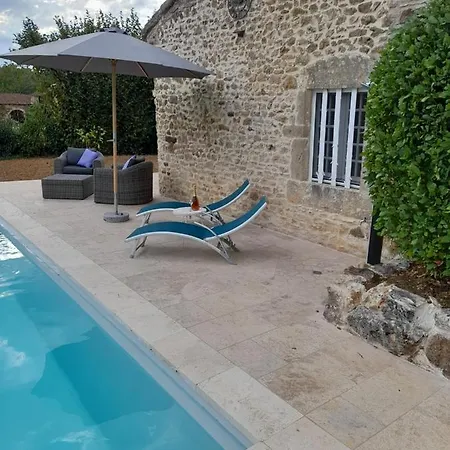 La Petite Maison Bleue Avec Piscine 別荘 Loubejac