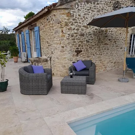 Prázdninový dům La Petite Maison Bleue Avec Piscine Loubejac