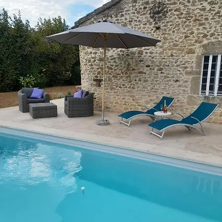 Prázdninový dům La Petite Maison Bleue Avec Piscine Loubejac