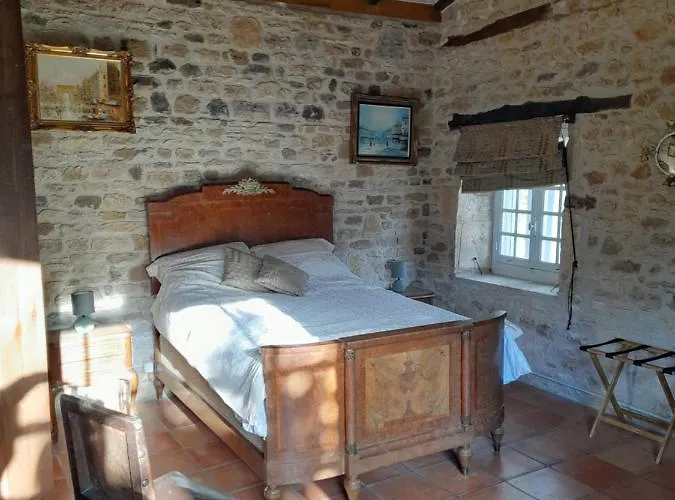 Feriehus La Petite Maison Bleue Avec Piscine Loubejac