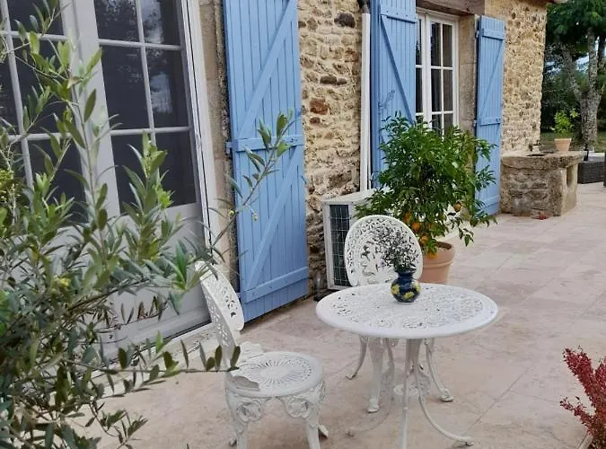 La Petite Maison Bleue Avec Piscine Loubejac
