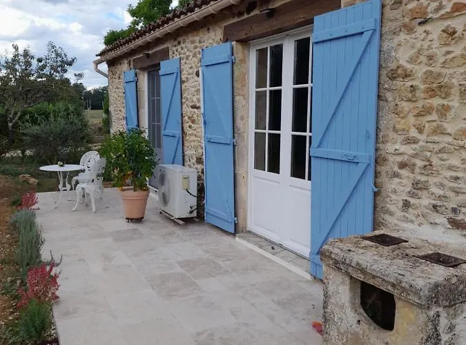 La Petite Maison Bleue Avec Piscine Feriehus