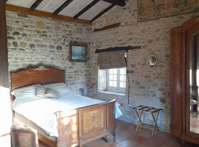 La Petite Maison Bleue Avec Piscine Loubejac