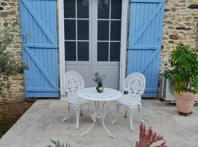 Feriehus La Petite Maison Bleue Avec Piscine *