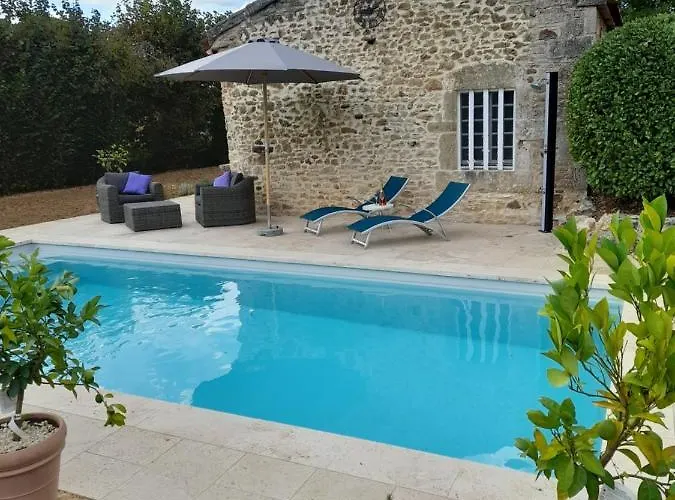 Feriehus La Petite Maison Bleue Avec Piscine Loubejac