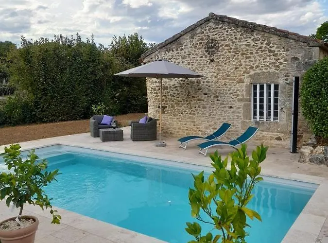 La Petite Maison Bleue Avec Piscine
