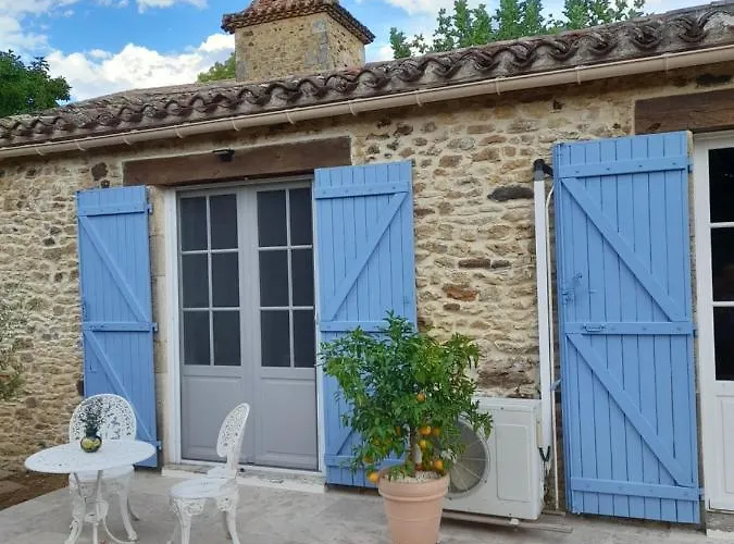 Feriehus La Petite Maison Bleue Avec Piscine *