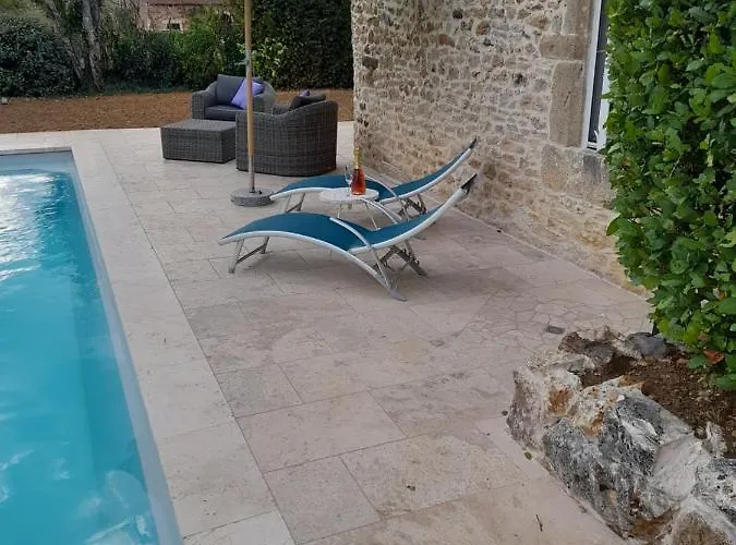 La Petite Maison Bleue Avec Piscine Feriehus