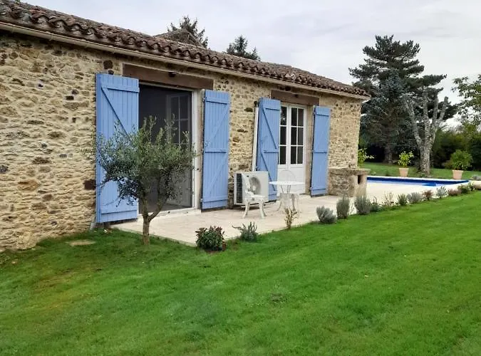 La Petite Maison Bleue Avec Piscine Feriehus