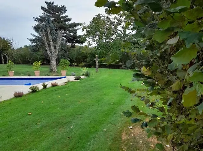 La Petite Maison Bleue Avec Piscine Loubejac
